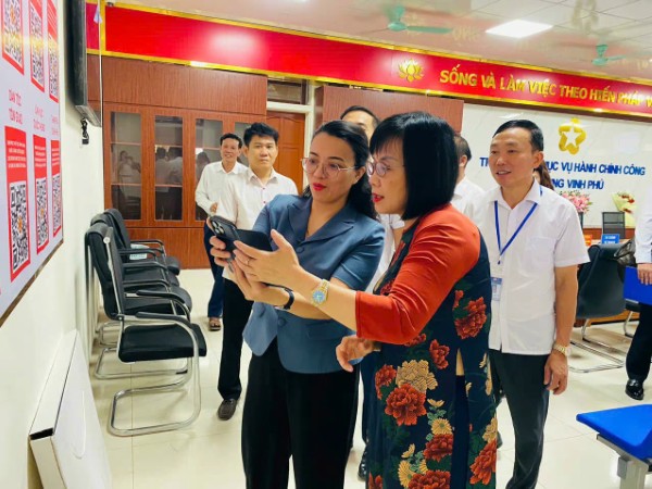 Thứ trưởng Bộ Tư pháp Đặng Hoàng Oanh làm việc tại phường Vinh Phú, Nghệ An